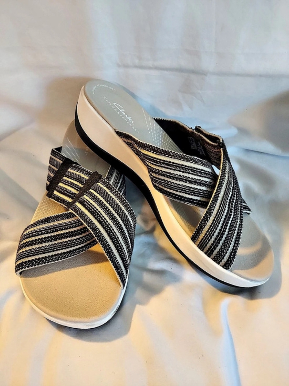 Clarks Cloudsteppers Arla Wave Slide Sandals - Black/Cream Stripe Size 8W